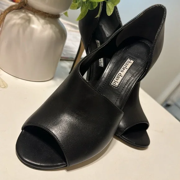 Used - Picture 2 of 3